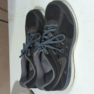 Nike dual fusion shoes